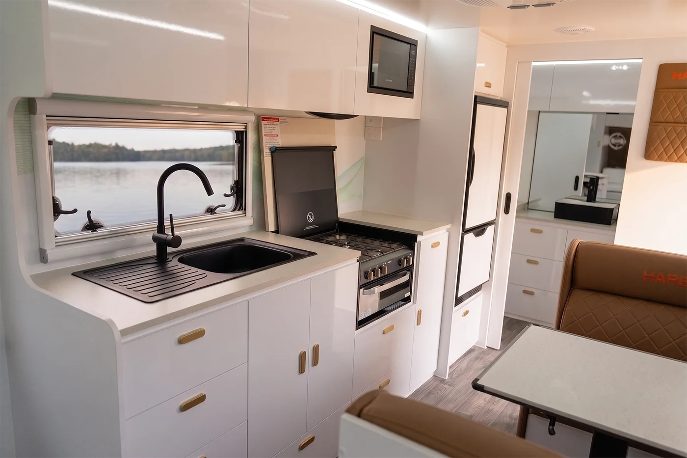 T19-Interior-02